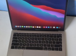 Macbook Pro 13.3 retina 2017 i7 16 GB RAM