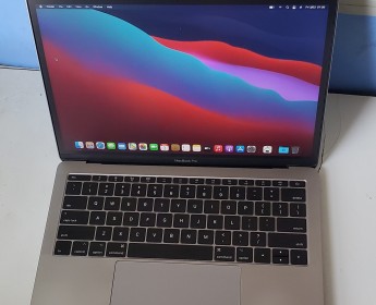 A venda Macbook Pro 13.3 retina 2017 i7 16 GB RAM