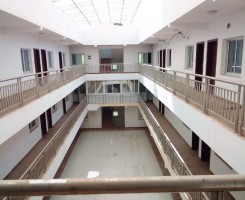 A venda Edifício de 4 Pisos e 40 Quartos Samba Serviços