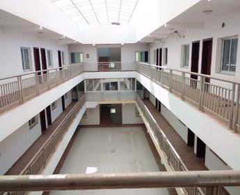 A venda Edifício de 4 Pisos e 40 Quartos Samba Serviços
