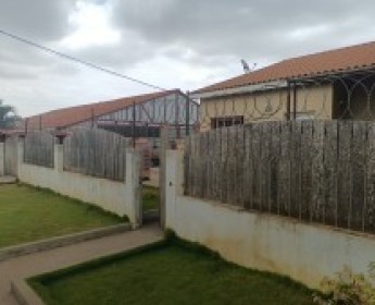 A venda Vivenda V3 No Condomínio Girassol EM Viana, Luanda Sul