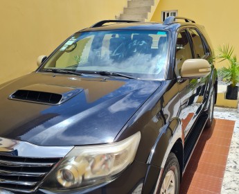 A venda Vende-se Toyota Fortuner