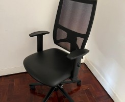 Comprar 2 Cadeiras de escritório pretas