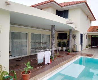 A venda Excelente Vivenda V4 duplex, com anexo e piscina, no Condomínio Vila S...