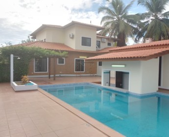 A venda Vivenda V4+1 Duplex com anexo T2 e Piscina no condomínio Atlântico Sul...