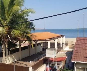 A venda Excelente vivenda V5, beira mar, no Benfica próximo ao por do sol