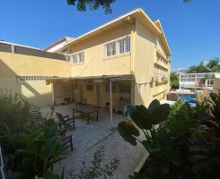 A venda Vivenda Tríplex V5+1, na avenida Luanda Cabral Moncada