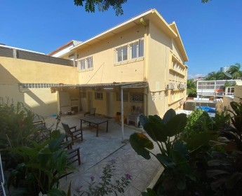 A venda Vivenda Tríplex V5+1, na avenida Luanda Cabral Moncada
