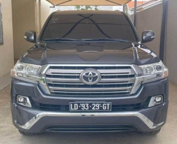 A venda TOYOTA LAND CRUISER VX
