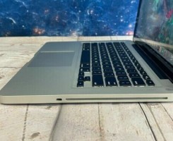 A venda Laptop Apple Macbook Pro 13, 8 GB de RAM + 500GB de HD disponível por...