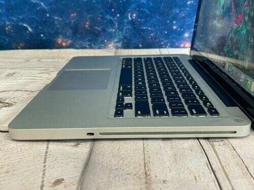 Laptop Apple Macbook Pro 13, 8 GB de RAM + 500GB de HD disponível por aquisição imediata.