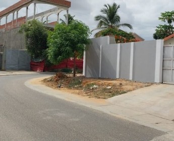 A venda Vivenda T3, no condomínio BPC (zona C), Camama.