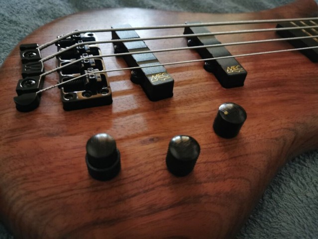 Warwick masterbuilt (custom shop) thumb bass 4 bolt on