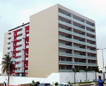 A venda Apartamento T2, no Condomínio Corimba Residence, estrada direita da Co...