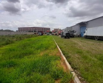 A venda Terreno com 2 armazéns/naves em Viana, zona industrial, junto a Cidade...