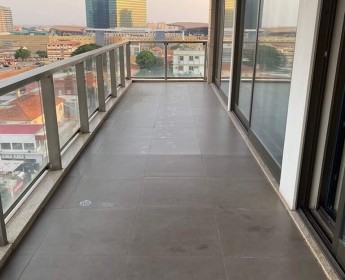 A venda APARTAMENTO T2 NO EDIFÍCIO SOLAR DE ALVALADE, BAIXA DA CIDADE DE LUAND...