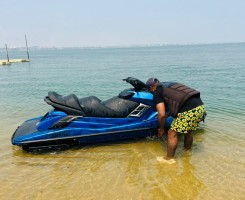 A venda Moto dÁgua azul nova
