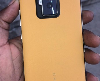 A venda Tecno Phantom X