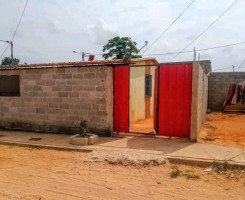 A venda Vende-se Está casa a bom preço com urgência 927230092 liga