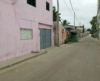 A venda Casa grande e com anexos