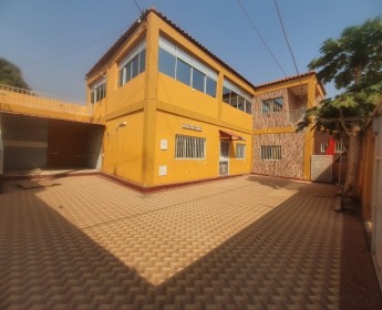 A venda Vivenda R/C 1 andar, no Camama, em localização privilegiada, rua do Ca...