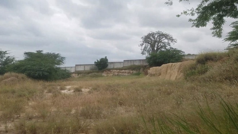 Terreno de 3.5 hectares, no bairro Kateba, Ramiros, Município Belas.