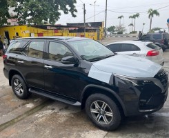 A venda TOYOTA FORTUNER L200