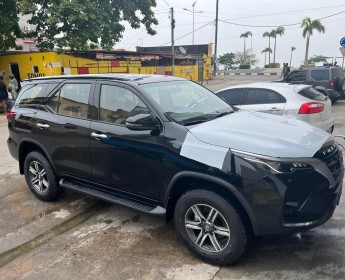 A venda TOYOTA FORTUNER L200