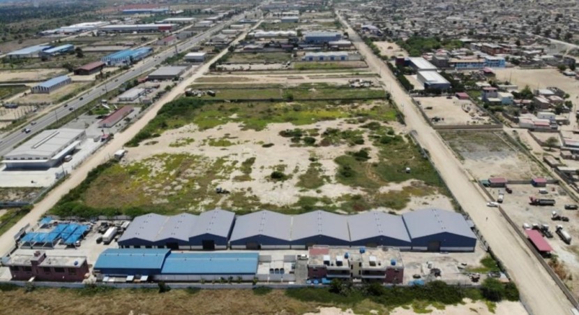 Complexo comercial, no Pólo de Desenvolvimento Industrial da Catumbela, Benguela.
