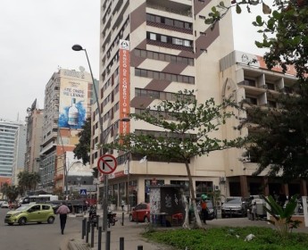 A venda Loja no centro da cidade, Coqueiros, Ingombotas, Luanda.