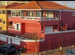 Vivenda V4 com anexo, em Talatona, adjacente a Cidade Financeira e o condomínio Aquaville, rua das Gaiolas.
