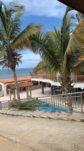 Excelente vivenda V8 de praia, defronte ao Parque Aquático Girafa, Benfica.