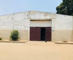 A venda Armazém na Petrangol, ex bairro Ngola Kiluange, Luanda.