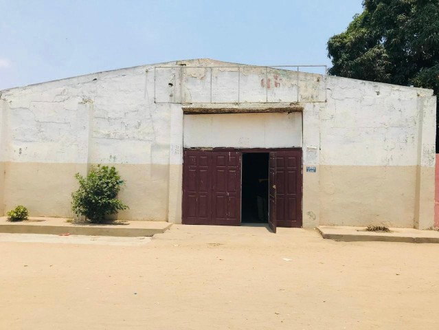 Armazém na Petrangol, ex bairro Ngola Kiluange, Luanda.