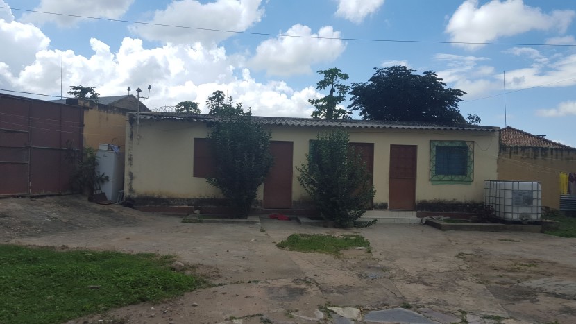 Casa à Venda no Lubango