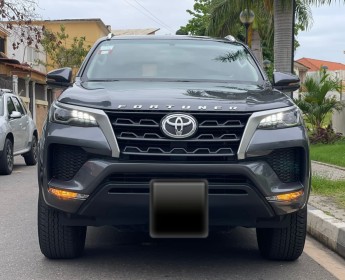 A venda TOYOTA FORTUNER SRS