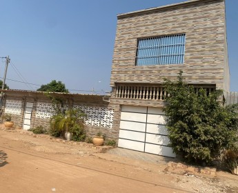 A venda Vivenda no Zango 2 - 10 minutos da estrada.