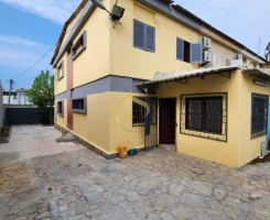 A venda Moradia T3 duplex na Maianga ~c