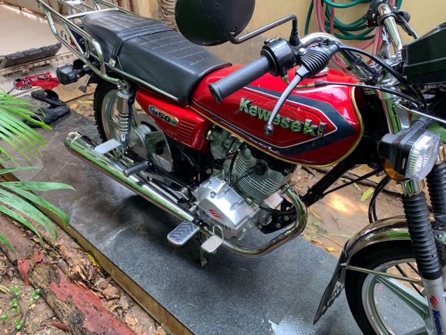 Moto Kawasaki Semi Nova