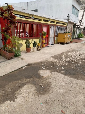 2 Moradias geminadas, na Ilha de Luanda, rua da Clínica Sagrada Esperança (Beira mar).