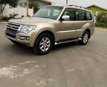A venda Mitsubishi Pajero GLS