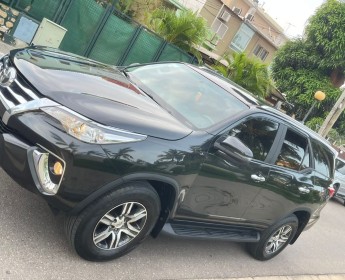 A venda TOYOTA FORTUNER