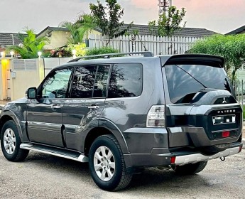 A venda Mitsubishi Pajero V6 7 lugares G 3m