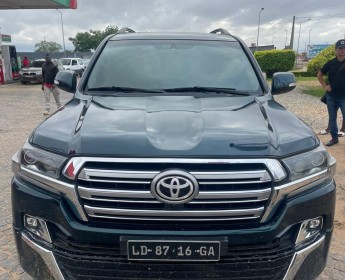 A venda Land Cruiser V8 VX ns