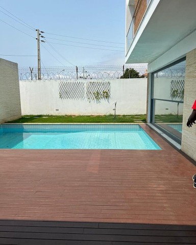 V4+1 com piscina no Condomínio das 13 Casas, Talatona.