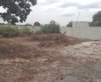 A venda Quintal 52m por 20m - com Tanque, Fossa e Portão