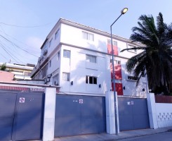 A venda Moradia V8, no Alvalade, Maianga.