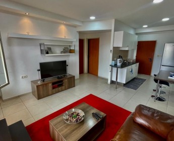 A venda APARTAMENTO T1, MOBILADO, NO CRUZEIROS