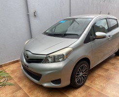 A venda Toyota Yaris Recém chegado impecável