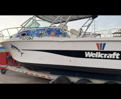 A venda Barco de 2 motores